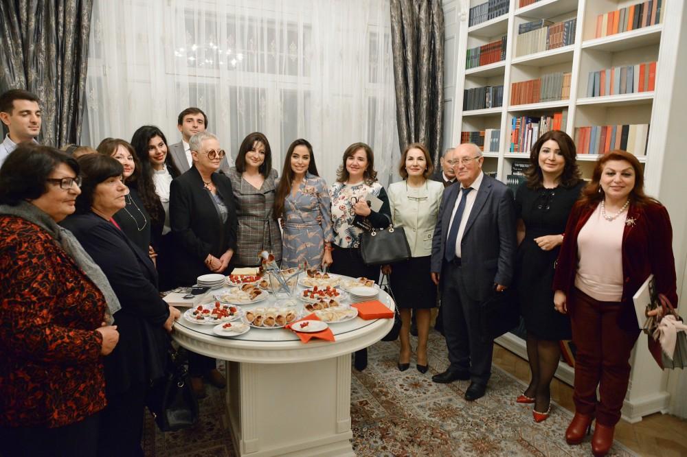 Heydər Əliyev Fondunun vitse-prezidenti Leyla Əliyeva “Bir ömrün iziylə” kitabının təqdimatında iştirak edib (FOTO)