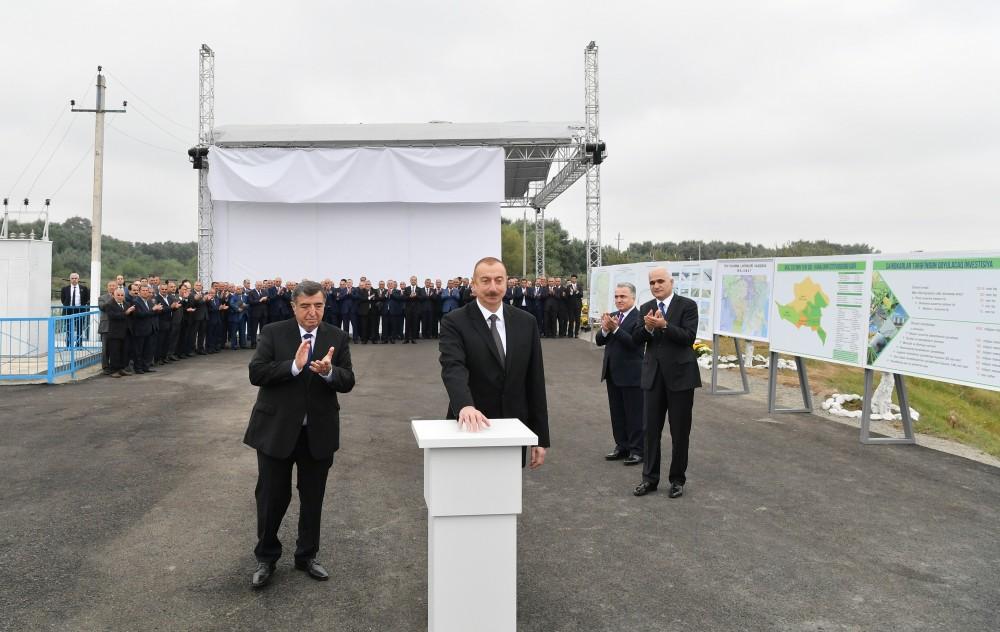 Prezident İlham Əliyev İmişli rayonunda Araz çayının yeni qol-kanalının açılış mərasimində iştirak edib (FOTO) (YENİLƏNİB)