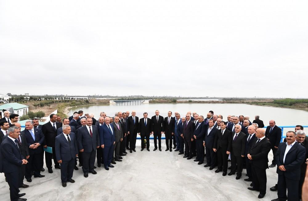 Prezident İlham Əliyev İmişli rayonunda Araz çayının yeni qol-kanalının açılış mərasimində iştirak edib (FOTO) (YENİLƏNİB)