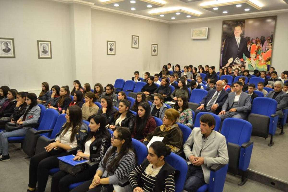 Cümhuriyyət tarixi sənədli kadrların dili ilə (FOTO)