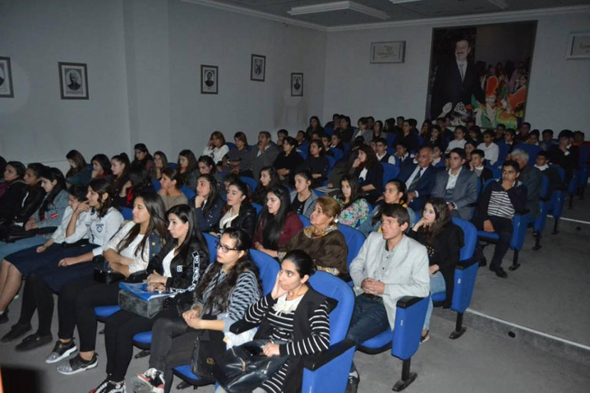 Cümhuriyyət tarixi sənədli kadrların dili ilə (FOTO)
