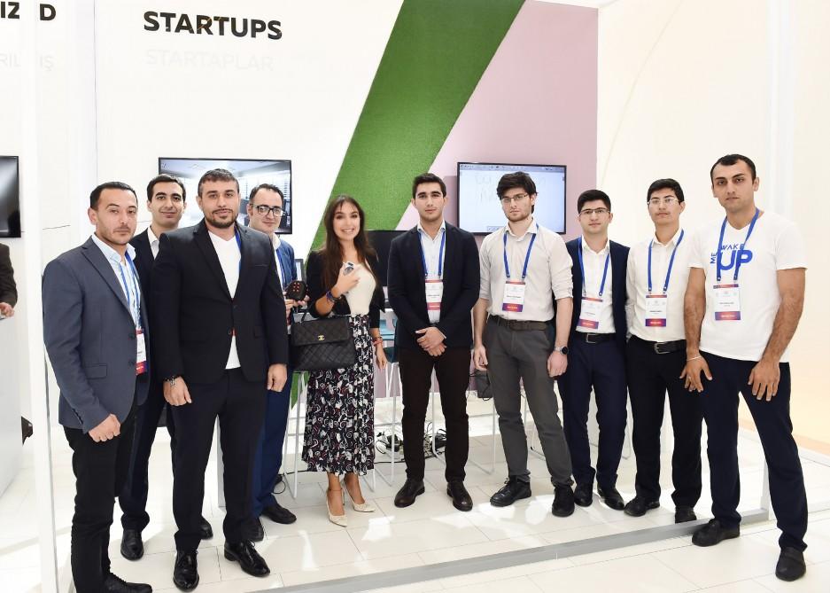 Leyla Əliyeva Heydər Əliyev Mərkəzində innovativ məhsul və xidmətlərin, startapçıların uğurlu tətbiqlərinin nümayiş olunduğu pavilyonla tanış olub (FOTO)