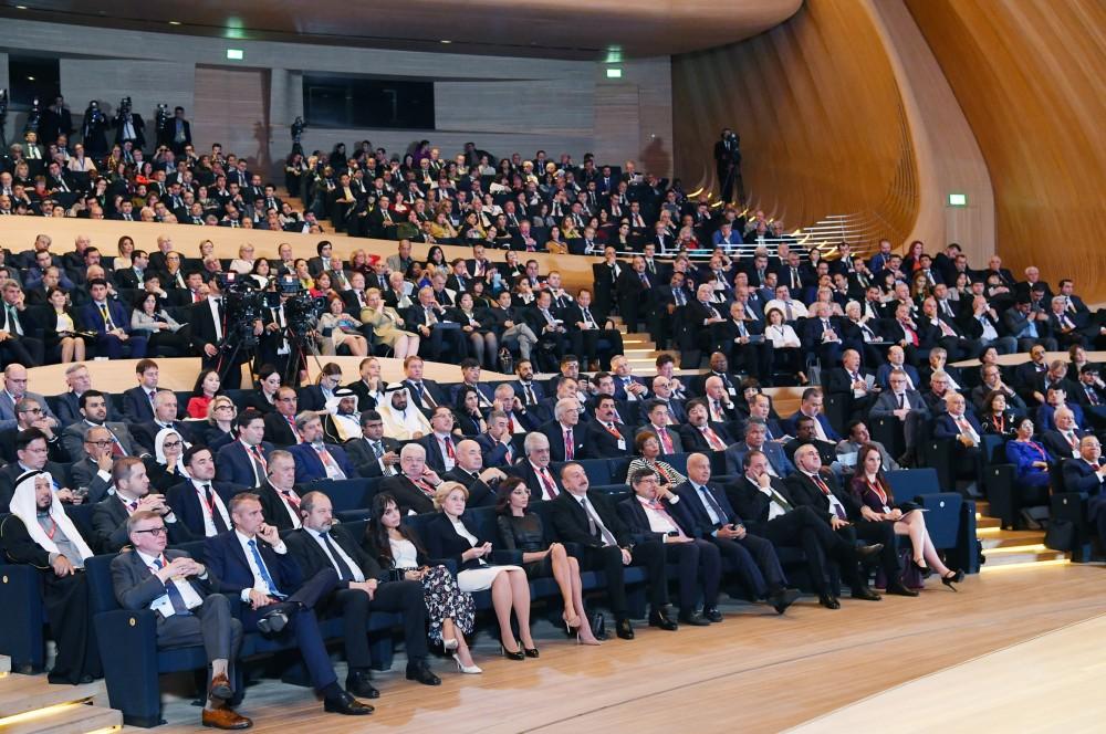 Prezident İlham Əliyev və birinci xanım Mehriban Əliyeva VI Bakı Beynəlxalq Humanitar Forumunun rəsmi açılış mərasimində iştirak ediblər (YENİLƏNİB-3) (FOTO)