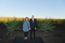Prezident İlham Əliyev və birinci xanım Mehriban Əliyeva “Ulu Aqro” MMC-nin Qax Aqroparkının açılışında iştirak ediblər (FOTO) (YENİLƏNİB)