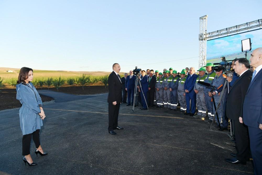 Prezident İlham Əliyev və birinci xanım Mehriban Əliyeva “Ulu Aqro” MMC-nin Qax Aqroparkının açılışında iştirak ediblər (FOTO) (YENİLƏNİB)