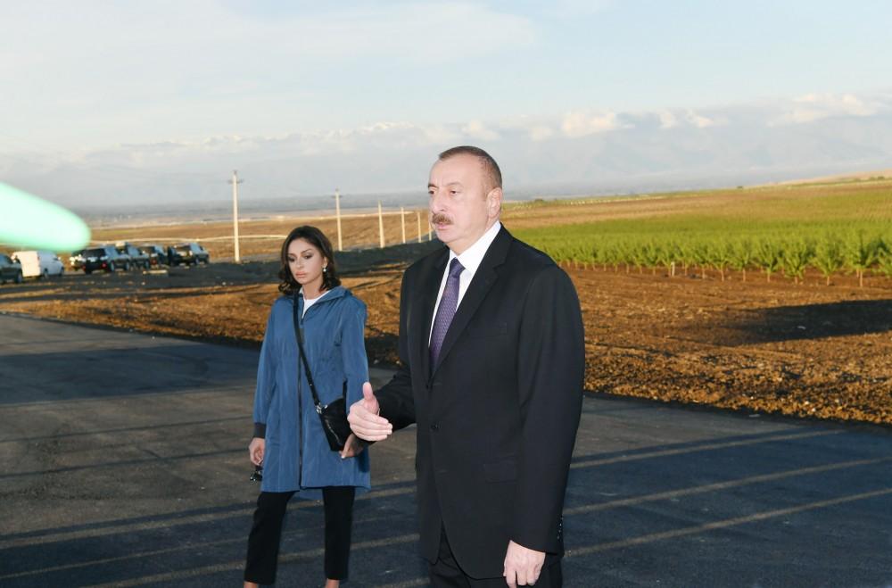 Prezident İlham Əliyev və birinci xanım Mehriban Əliyeva “Ulu Aqro” MMC-nin Qax Aqroparkının açılışında iştirak ediblər (FOTO) (YENİLƏNİB)