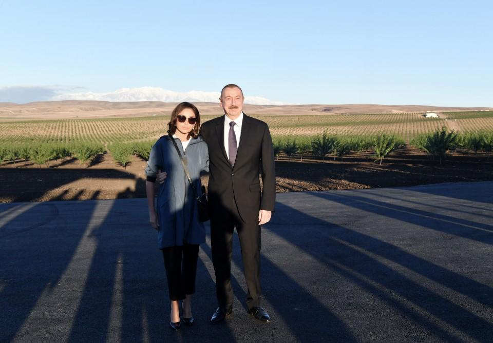 Prezident İlham Əliyev və birinci xanım Mehriban Əliyeva “Ulu Aqro” MMC-nin Qax Aqroparkının açılışında iştirak ediblər (FOTO) (YENİLƏNİB)