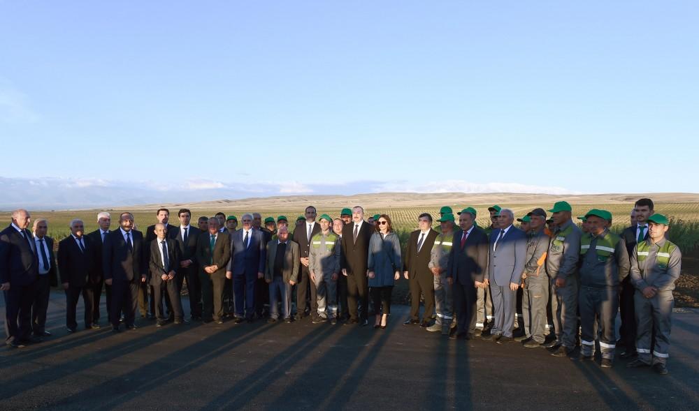 Prezident İlham Əliyev və birinci xanım Mehriban Əliyeva “Ulu Aqro” MMC-nin Qax Aqroparkının açılışında iştirak ediblər (FOTO) (YENİLƏNİB)