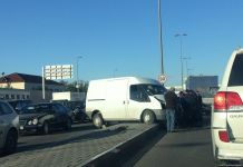 Bakıda "Ford" "Mercedes"ə çırpıldı, xəsarət alan var (FOTO)