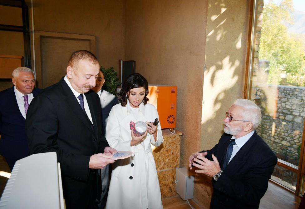 Prezident İlham Əliyev və xanımı Mehriban Əliyeva Şəkidə “ABAD” Keramika və Tətbiqi Sənət Mərkəzinin açılışında iştirak ediblər (FOTO)