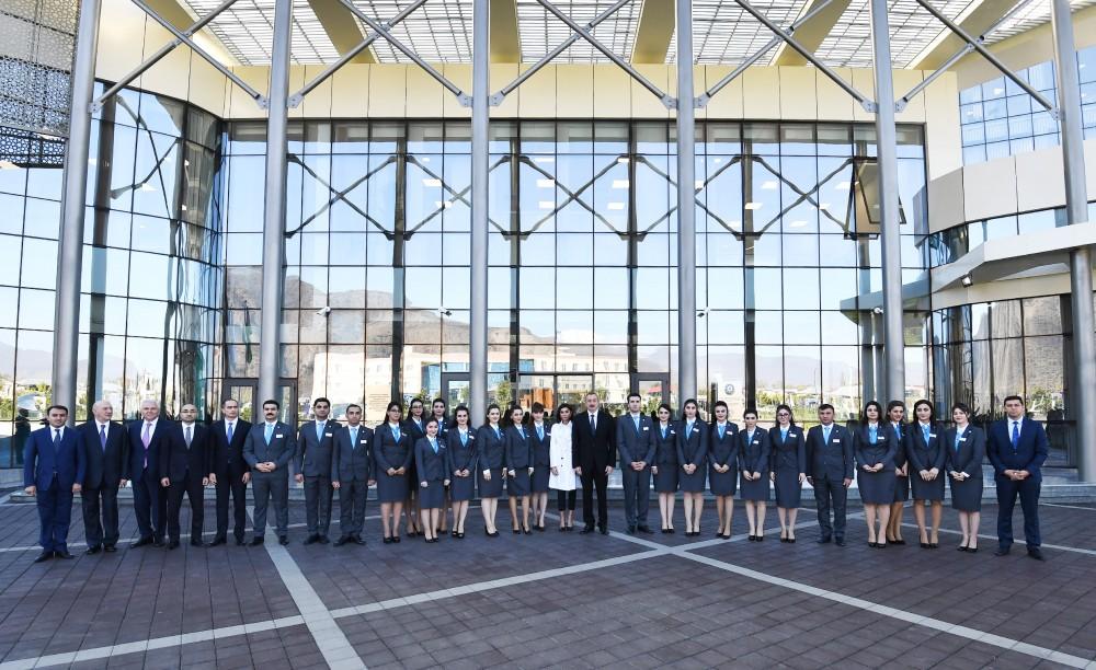 Prezident İlham Əliyev və birinci xanım Mehriban Əliyeva Şəki “ASAN Həyat” kompleksinin açılışında iştirak ediblər (FOTO) (YENİLƏNİB)