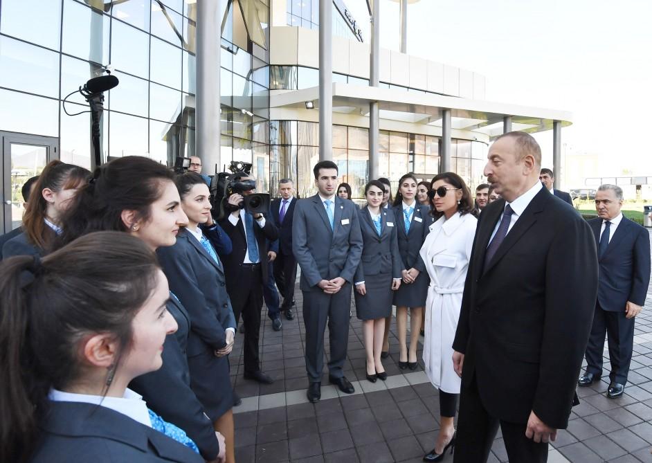 Prezident İlham Əliyev və birinci xanım Mehriban Əliyeva Şəki “ASAN Həyat” kompleksinin açılışında iştirak ediblər (FOTO) (YENİLƏNİB)
