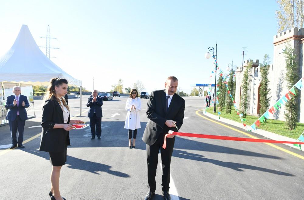 Prezident İlham Əliyev və birinci xanım Mehriban Əliyeva Şəki-Kiş avtomobil yolunun açılışında iştirak ediblər