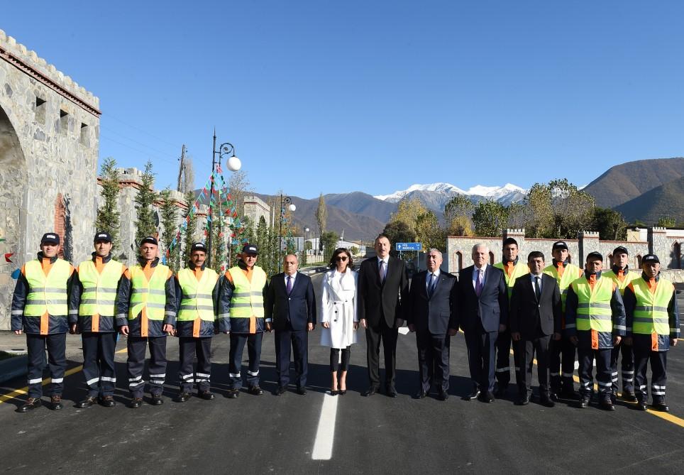 Prezident İlham Əliyev və birinci xanım Mehriban Əliyeva Şəki-Kiş avtomobil yolunun açılışında iştirak ediblər
