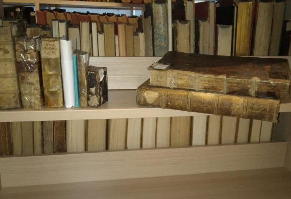 Azərbaycanın ən qədim və bahalı kitabı hansıdır? - Xüsusi konteynerlərdə qorunur (FOTO)