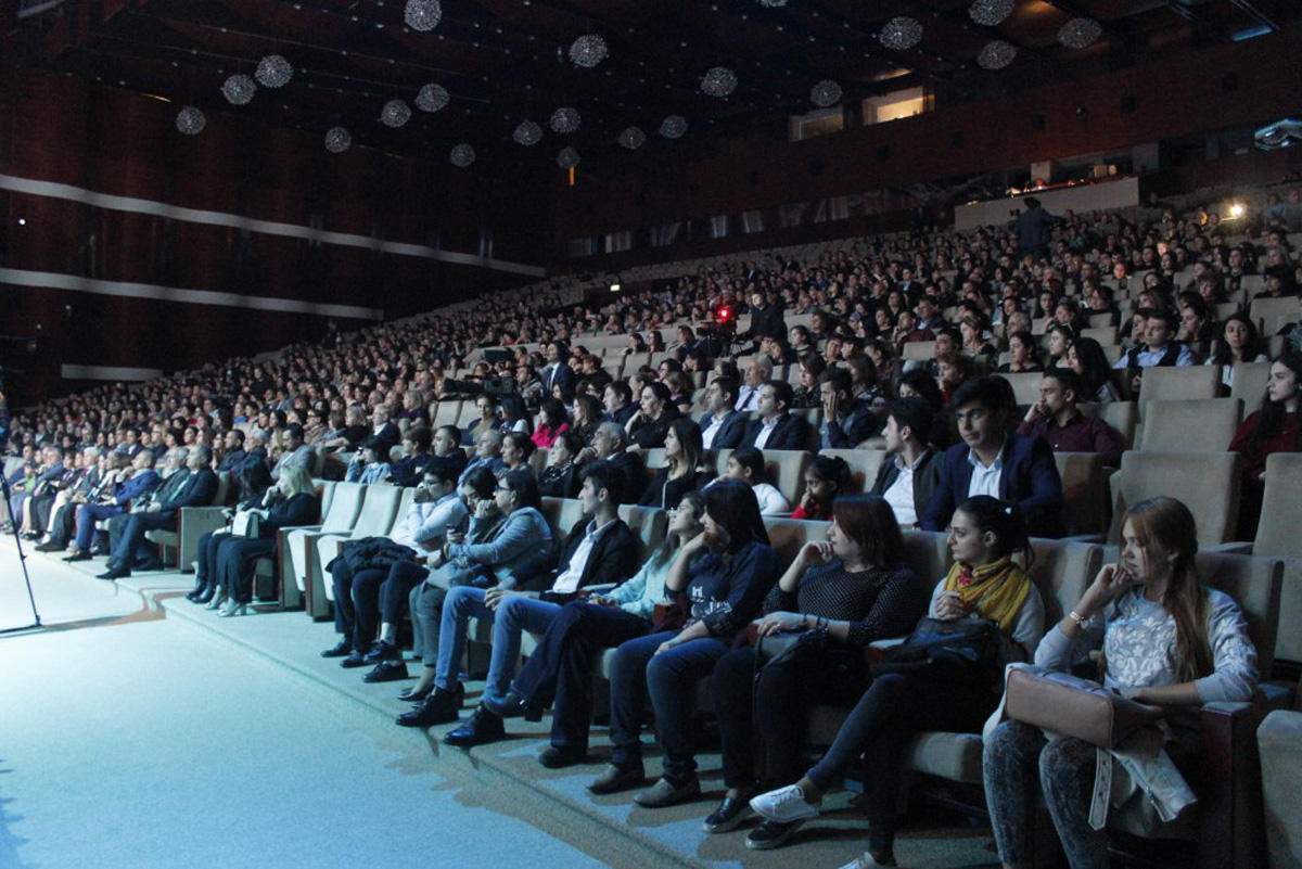 Görkəmli bəstəkar Arif Məlikovun mahnılarından ibarət konsert anşlaqla keçib (FOTO)