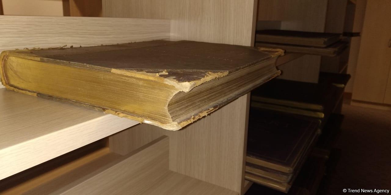 Azərbaycanın ən qədim və bahalı kitabı hansıdır? - Xüsusi konteynerlərdə qorunur (FOTO)