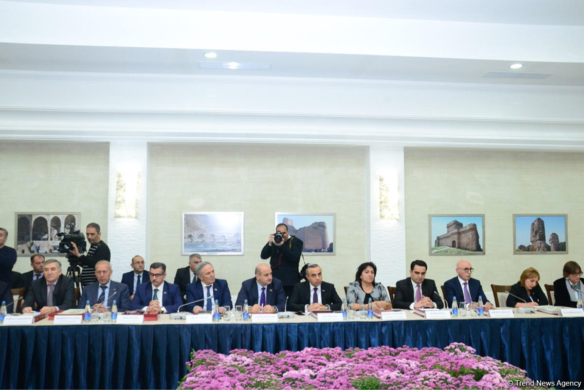 Əsir və itkin düşmüş, girov götürülmüş vətəndaşlarla əlaqədar Dövlət Komissiyasının iclası keçirilib (FOTO)