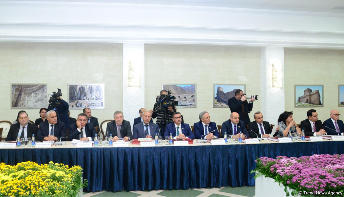 Əsir və itkin düşmüş, girov götürülmüş vətəndaşlarla əlaqədar Dövlət Komissiyasının iclası keçirilib (FOTO)