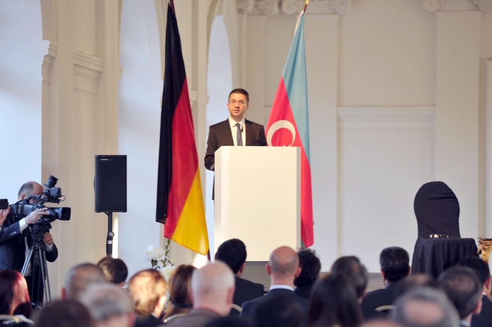 Heydər Əliyev Fondunun təşkilatçılığı ilə Berlində Azərbaycan Xalq Cümhuriyyətinin 100-cü ildönümünə həsr edilmiş elmi konfrans keçirilib (FOTO)