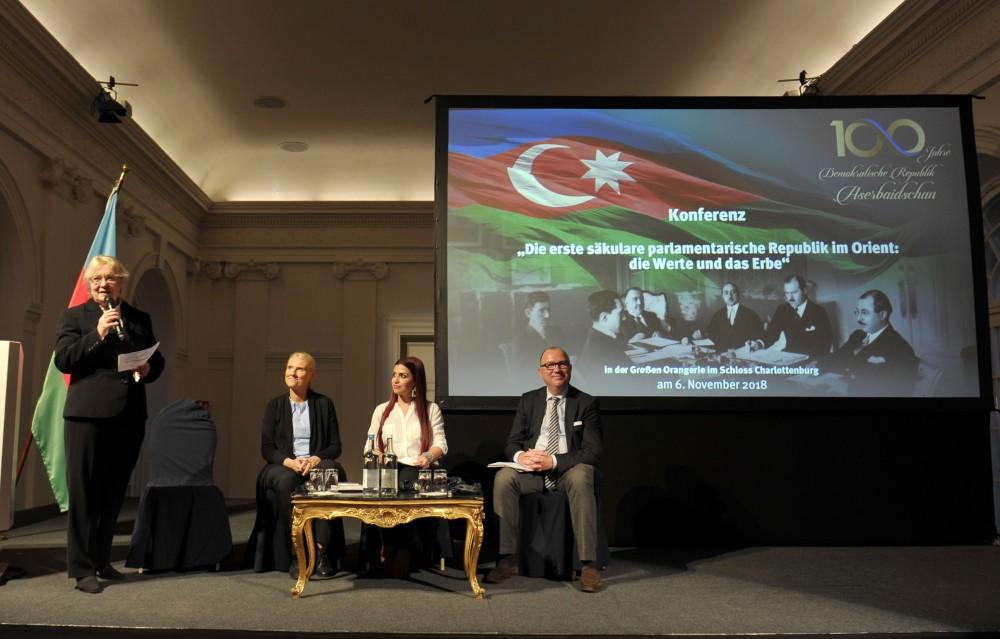Heydər Əliyev Fondunun təşkilatçılığı ilə Berlində Azərbaycan Xalq Cümhuriyyətinin 100-cü ildönümünə həsr edilmiş elmi konfrans keçirilib (FOTO)