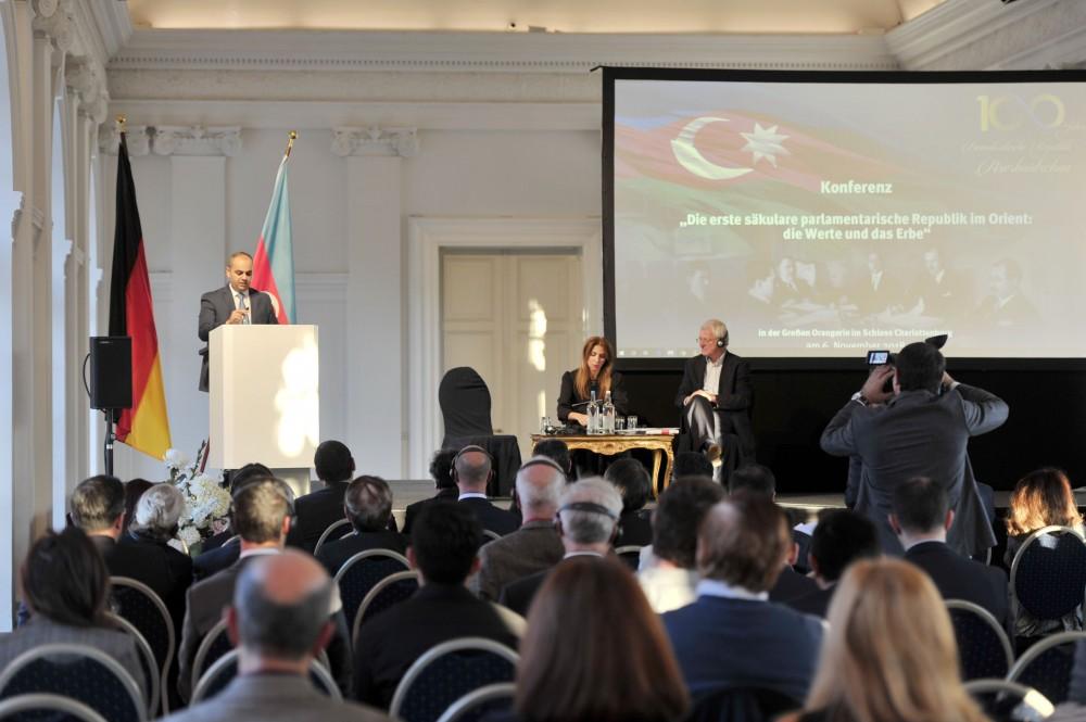 Heydər Əliyev Fondunun təşkilatçılığı ilə Berlində Azərbaycan Xalq Cümhuriyyətinin 100-cü ildönümünə həsr edilmiş elmi konfrans keçirilib (FOTO)