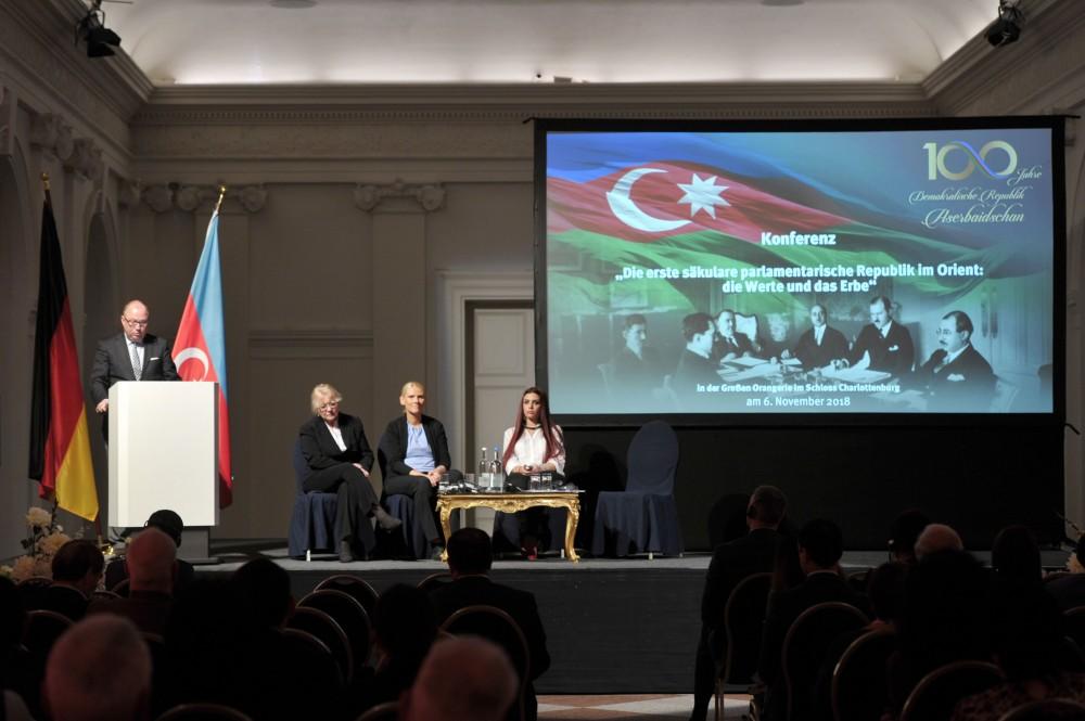 Heydər Əliyev Fondunun təşkilatçılığı ilə Berlində Azərbaycan Xalq Cümhuriyyətinin 100-cü ildönümünə həsr edilmiş elmi konfrans keçirilib (FOTO)