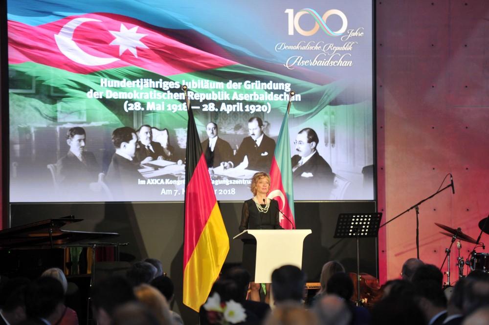 Heydər Əliyev Fondunun təşkilatçılığı ilə Berlində Azərbaycan Xalq Cümhuriyyətinin 100 illiyinə həsr olunan tədbir keçirilib (FOTO)