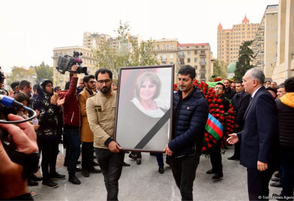 Xalq artisti Amaliya Pənahova dəfn olunub (YENİLƏNİB) (FOTO)