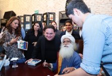 Heydər Əliyev Fondunun vitse-prezidenti Leyla Əliyeva dünya şöhrətli yoqin Sadhquru ilə görüşdə və kitab təqdimatında iştirak edib (FOTO)