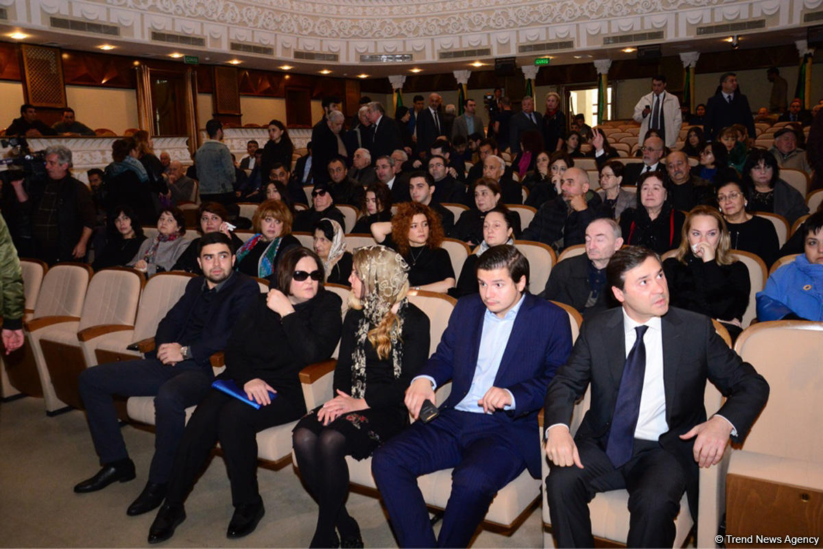 Xalq artisti Amaliya Pənahova dəfn olunub (YENİLƏNİB) (FOTO)