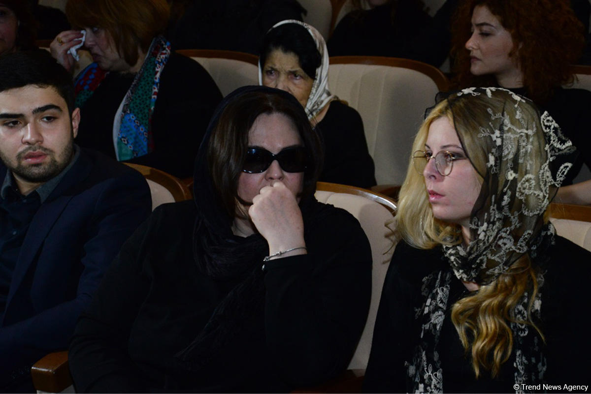 Xalq artisti Amaliya Pənahova dəfn olunub (YENİLƏNİB) (FOTO)
