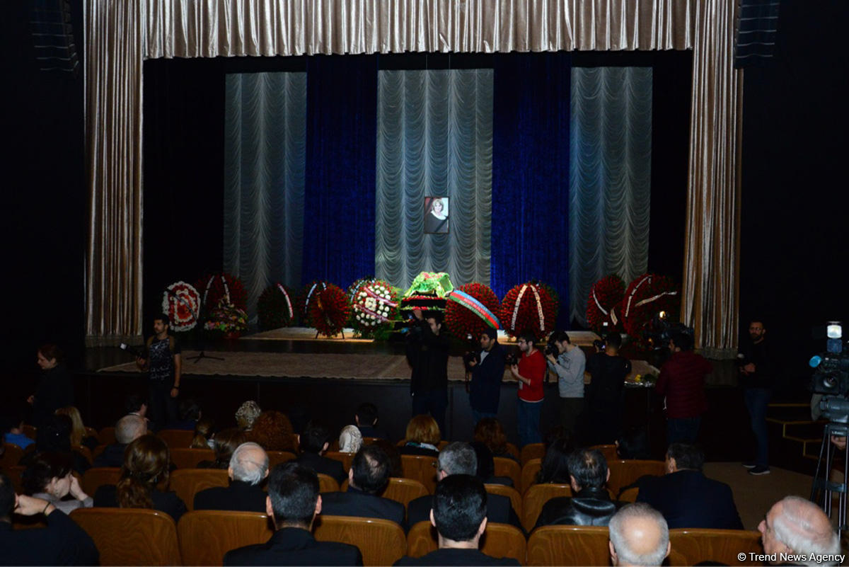 Xalq artisti Amaliya Pənahova dəfn olunub (YENİLƏNİB) (FOTO)