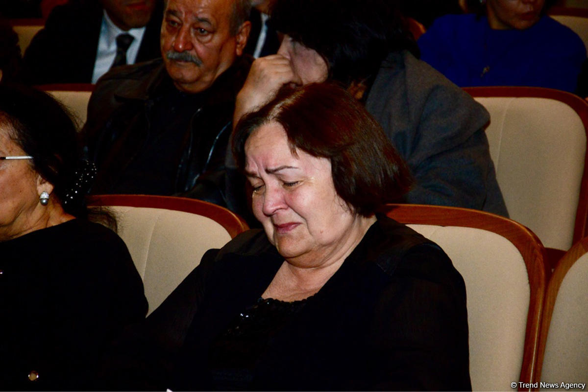 Xalq artisti Amaliya Pənahova dəfn olunub (YENİLƏNİB) (FOTO)