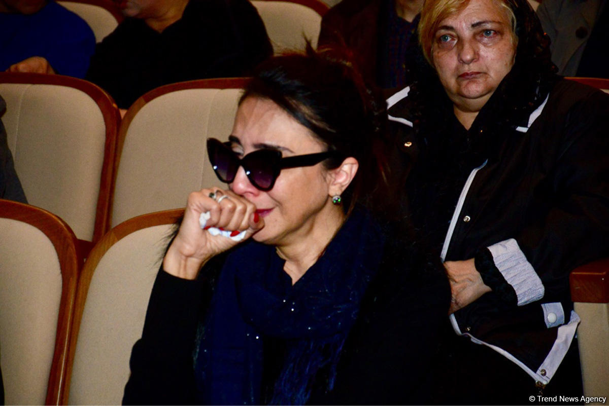 Xalq artisti Amaliya Pənahova dəfn olunub (YENİLƏNİB) (FOTO)
