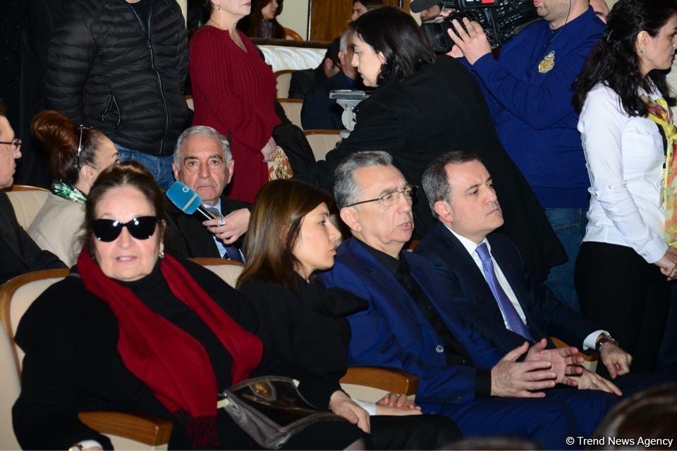 Xalq artisti Amaliya Pənahova dəfn olunub (YENİLƏNİB) (FOTO)