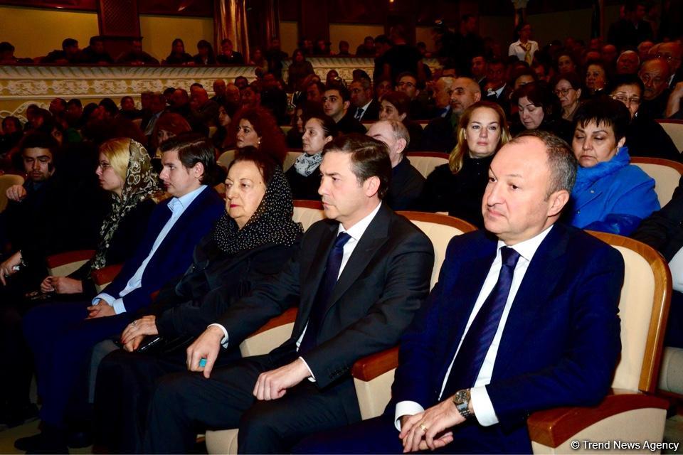 Xalq artisti Amaliya Pənahova dəfn olunub (YENİLƏNİB) (FOTO)