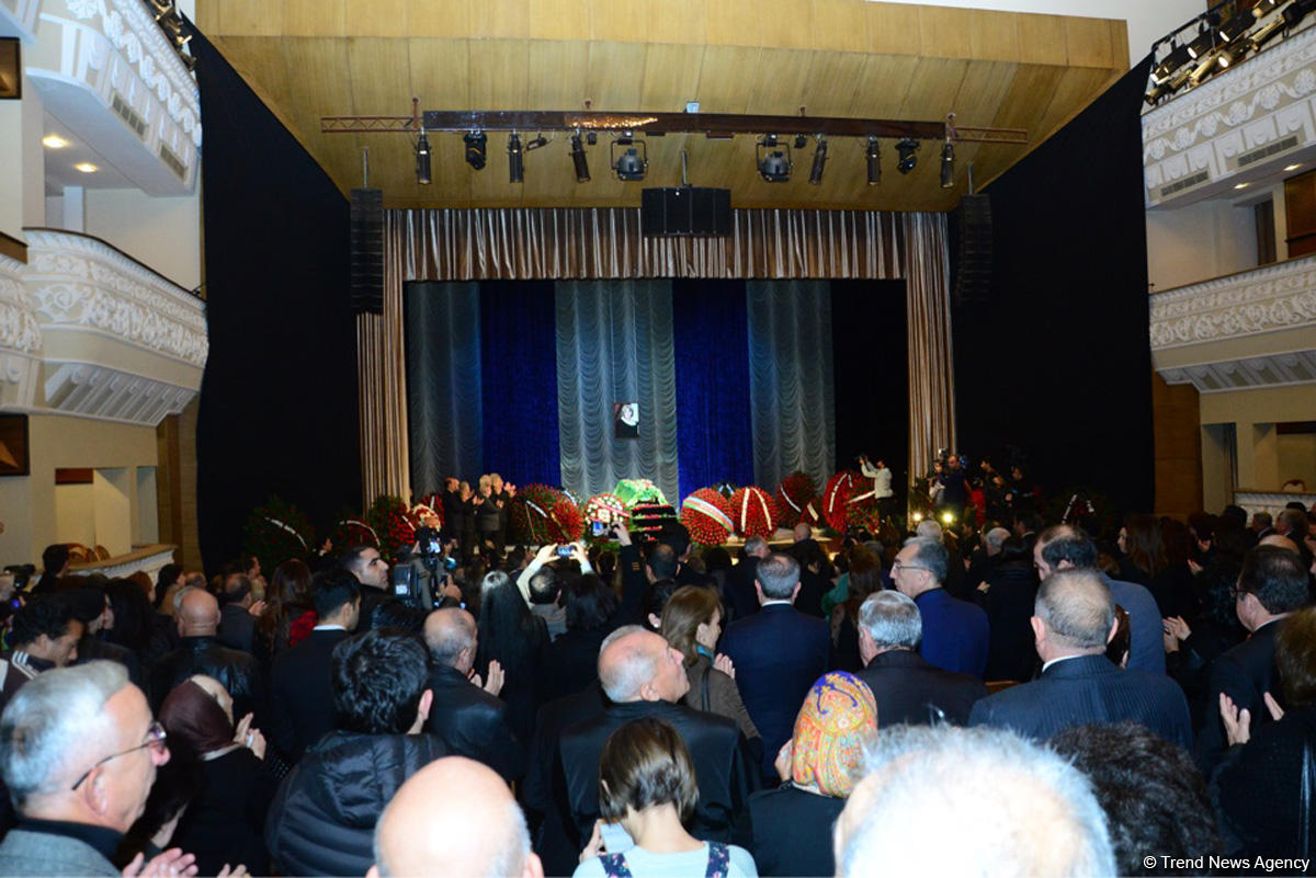 Xalq artisti Amaliya Pənahova dəfn olunub (YENİLƏNİB) (FOTO)
