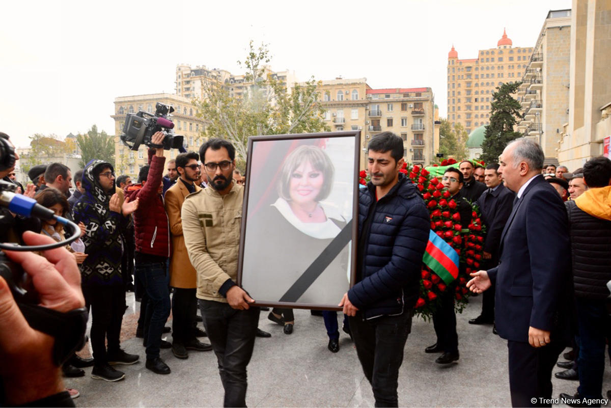 Xalq artisti Amaliya Pənahova dəfn olunub (YENİLƏNİB) (FOTO)