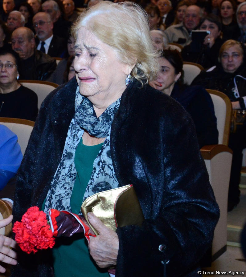 Xalq artisti Amaliya Pənahova dəfn olunub (YENİLƏNİB) (FOTO)