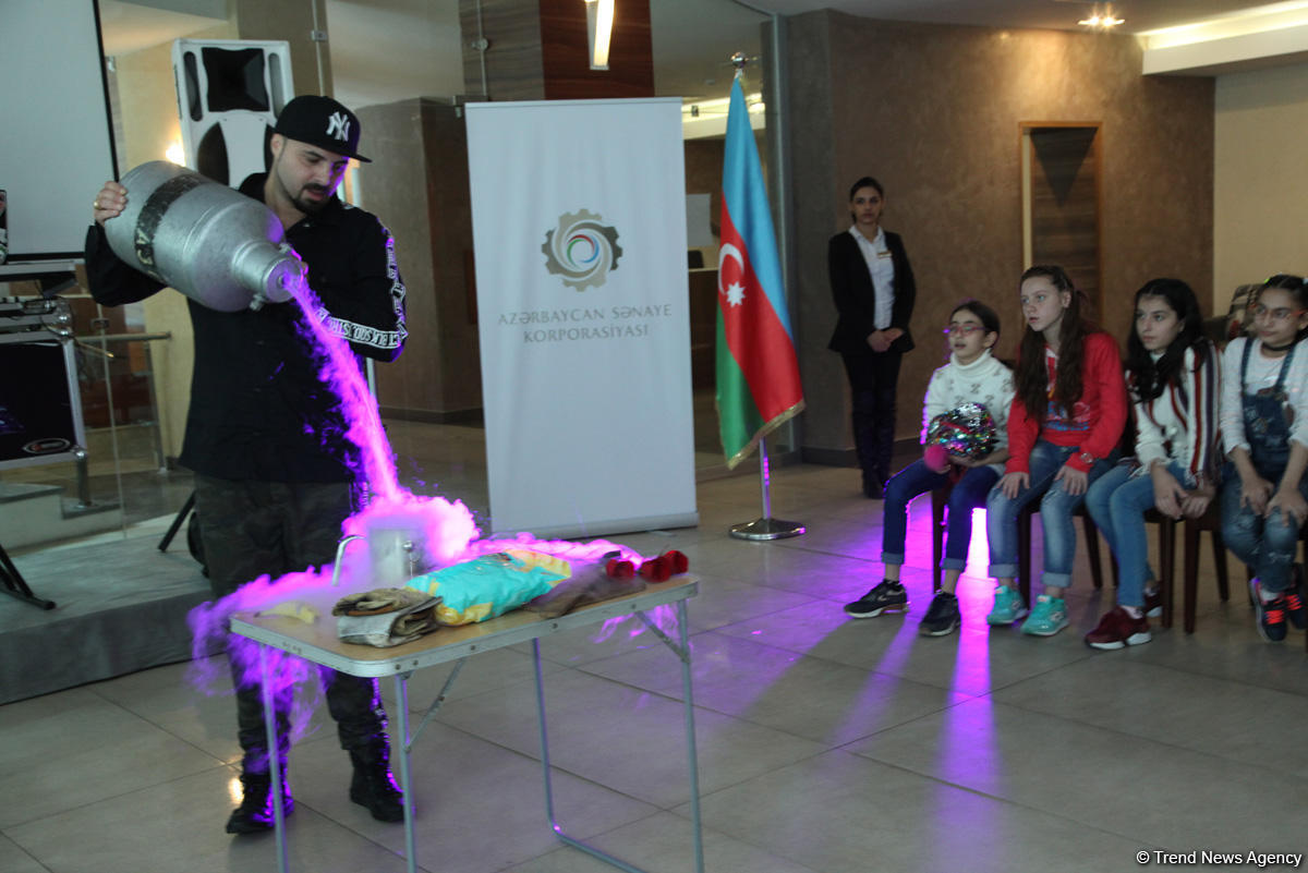 Azərbaycan Sənaye Korporasiyası Dövlət Bayrağı Günü münasibətilə tədbir keçirib (FOTO)