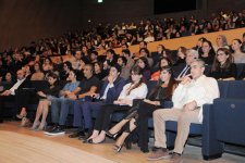 Heydər Əliyev Fondunun vitse-prezidenti Leyla Əliyeva dünya şöhrətli hindistanlı yoqin Sadhqurunun mühazirəsində iştirak edib (FOTO)