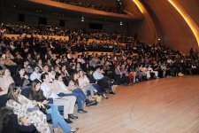 Heydər Əliyev Fondunun vitse-prezidenti Leyla Əliyeva dünya şöhrətli hindistanlı yoqin Sadhqurunun mühazirəsində iştirak edib (FOTO)