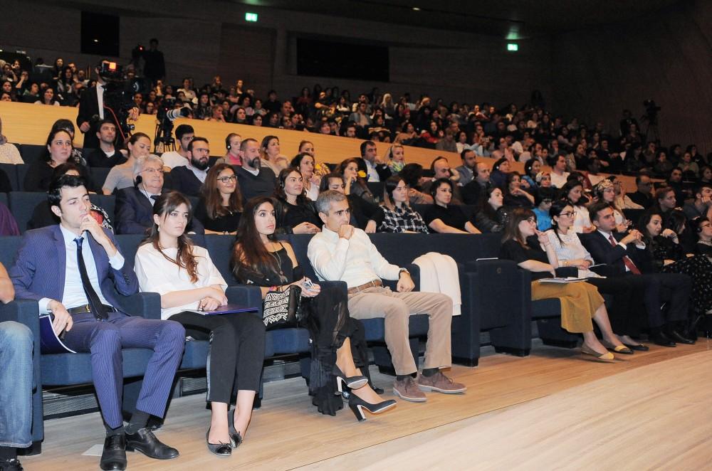 Heydər Əliyev Fondunun vitse-prezidenti Leyla Əliyeva dünya şöhrətli hindistanlı yoqin Sadhqurunun mühazirəsində iştirak edib (FOTO)