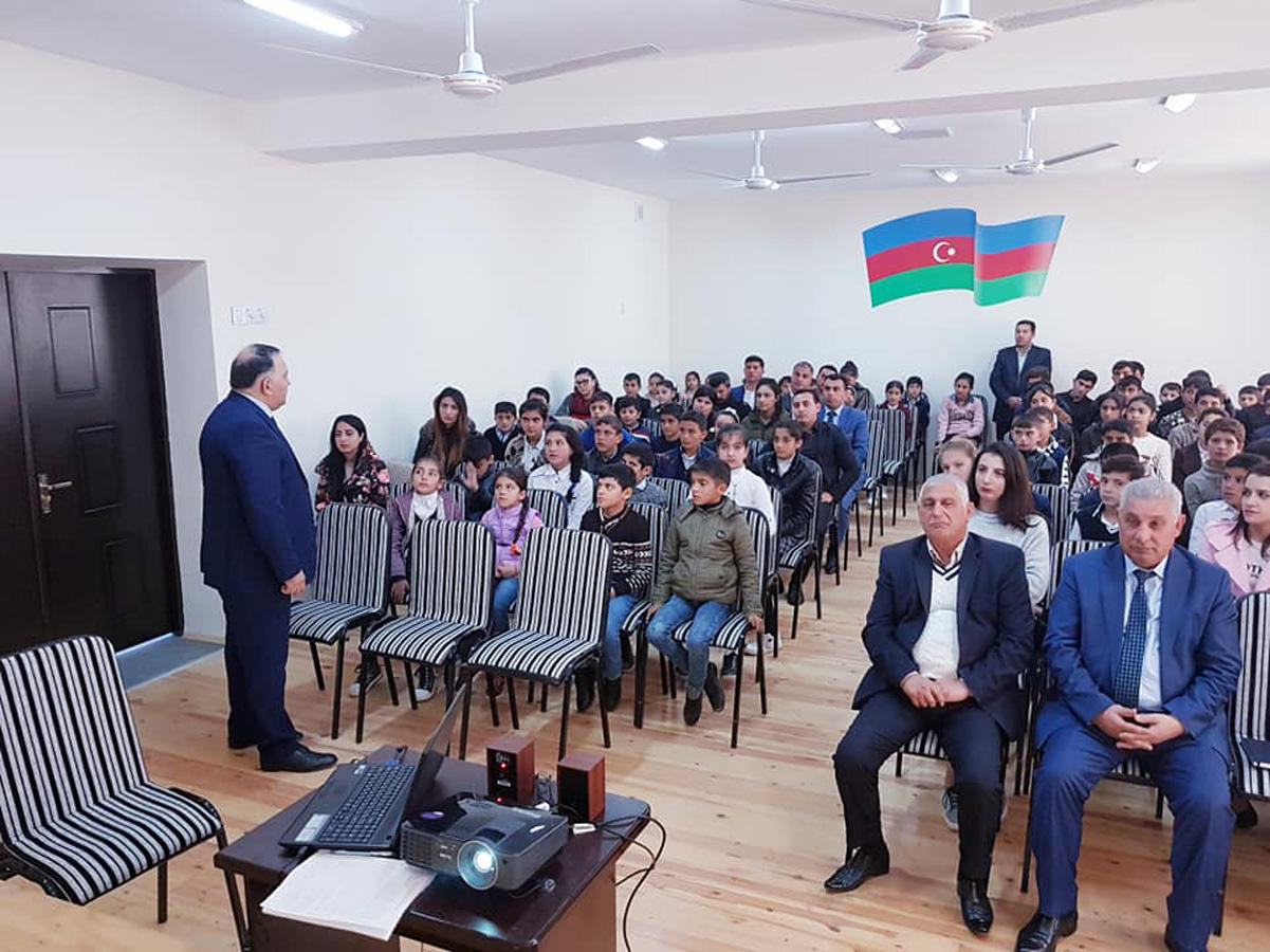 Bilik Fondu Konstitusiya Günü ərəfəsində maarifləndirici görüşlər keçirir (FOTO)
