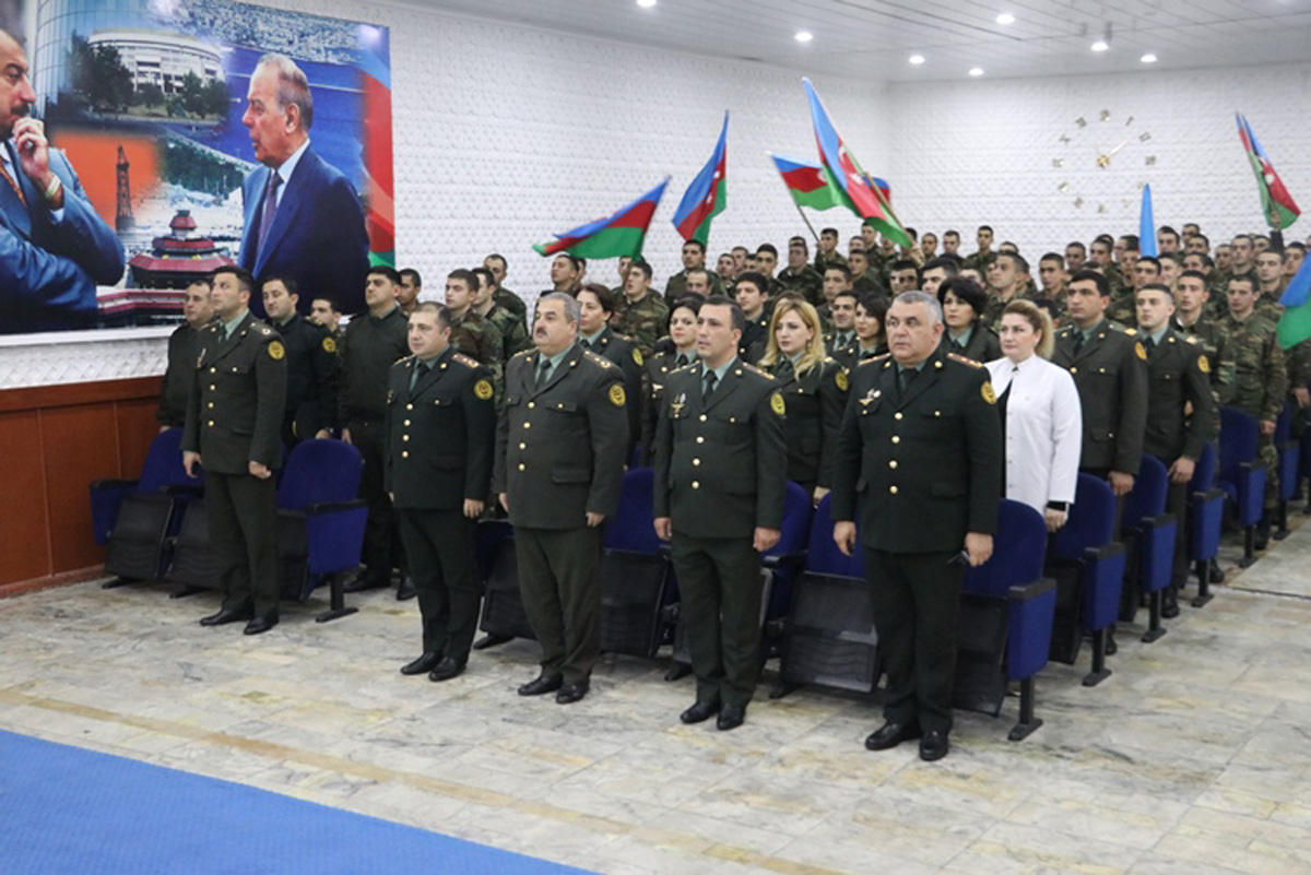 Dövlət Bayrağı Gününə həsr olunmuş bayram konserti keçirilib (FOTO)