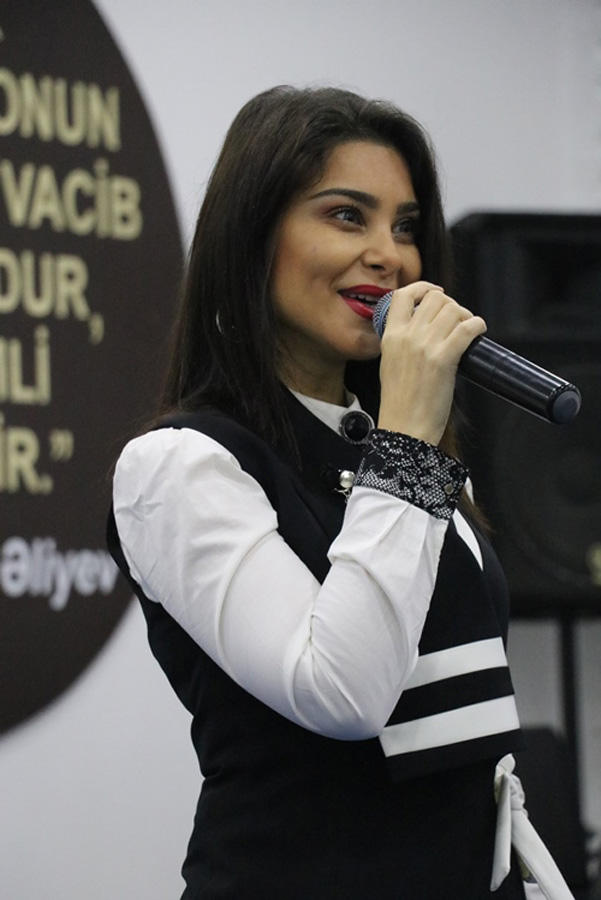 Dövlət Bayrağı Gününə həsr olunmuş bayram konserti keçirilib (FOTO)