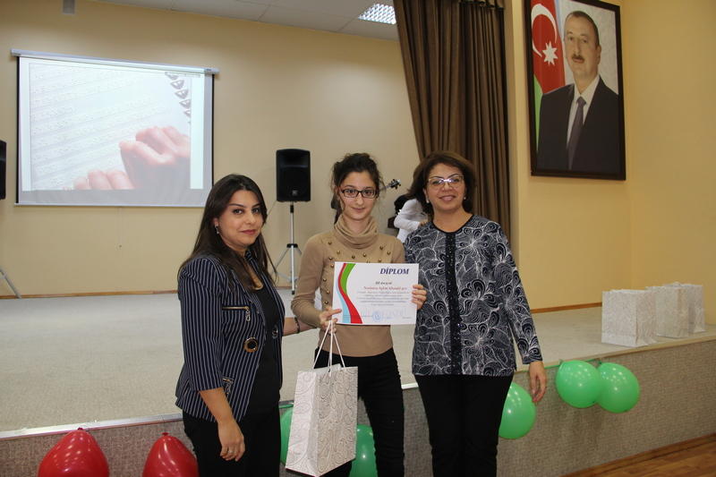 Bilik Fondu Brayl üsulu ilə hekayələr kitabı nəşr etdirdi (FOTO)