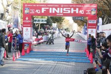 Azərbaycanlı marafonçu Asiyadan Avropaya qaçaraq rekorda imza atıb (FOTO)
