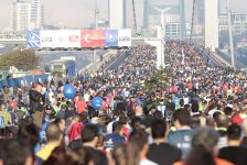 Azərbaycanlı marafonçu Asiyadan Avropaya qaçaraq rekorda imza atıb (FOTO)